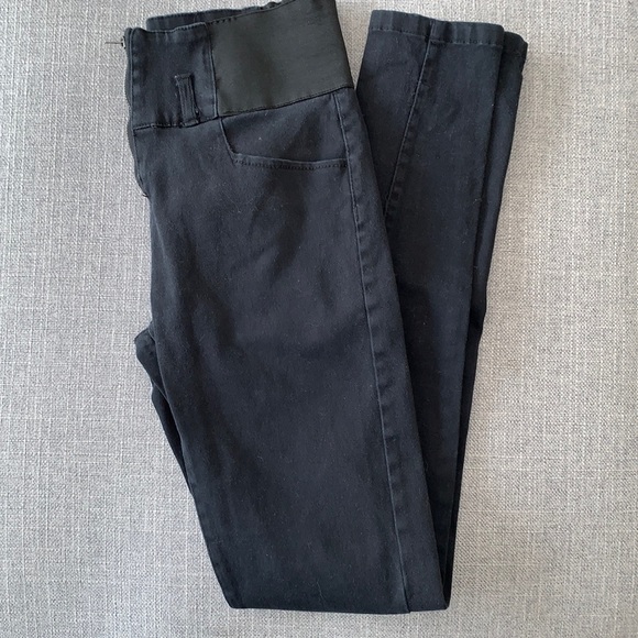 ✨BLACK HIGH WAISTED MOTO JEANS SIZE: US S - Picture 1 of 5